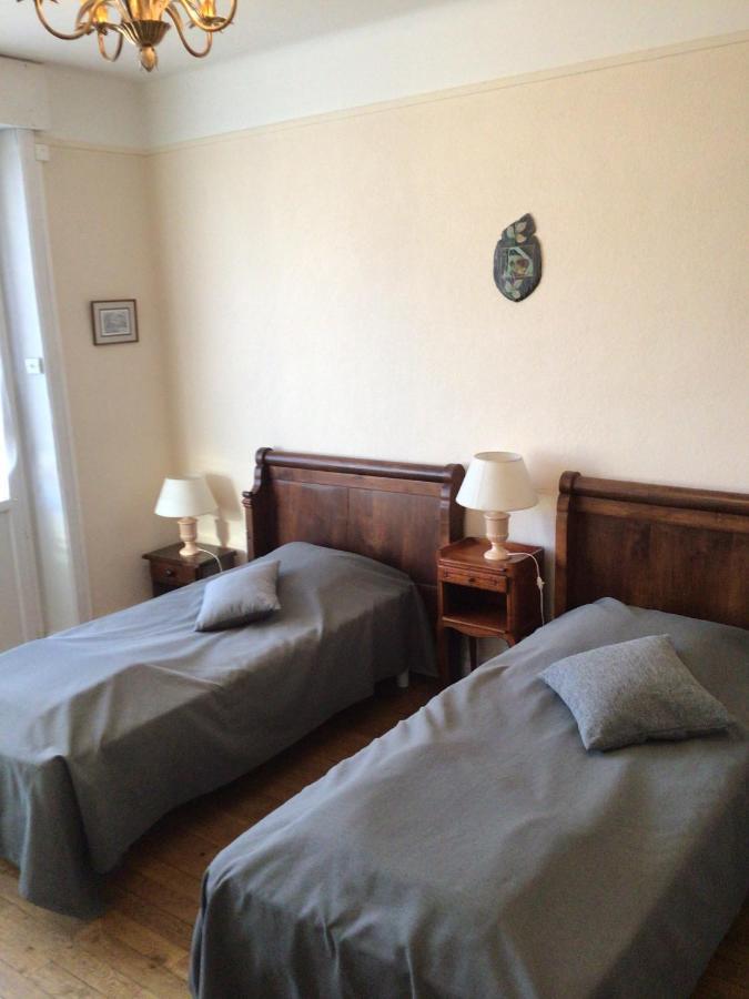 Apartamento Les Glycines Vic-sur-Cère Exterior foto