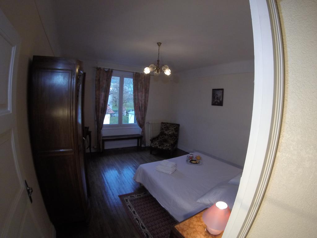 Apartamento Les Glycines Vic-sur-Cère Exterior foto