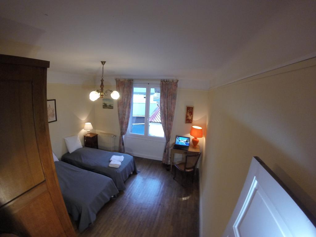 Apartamento Les Glycines Vic-sur-Cère Exterior foto